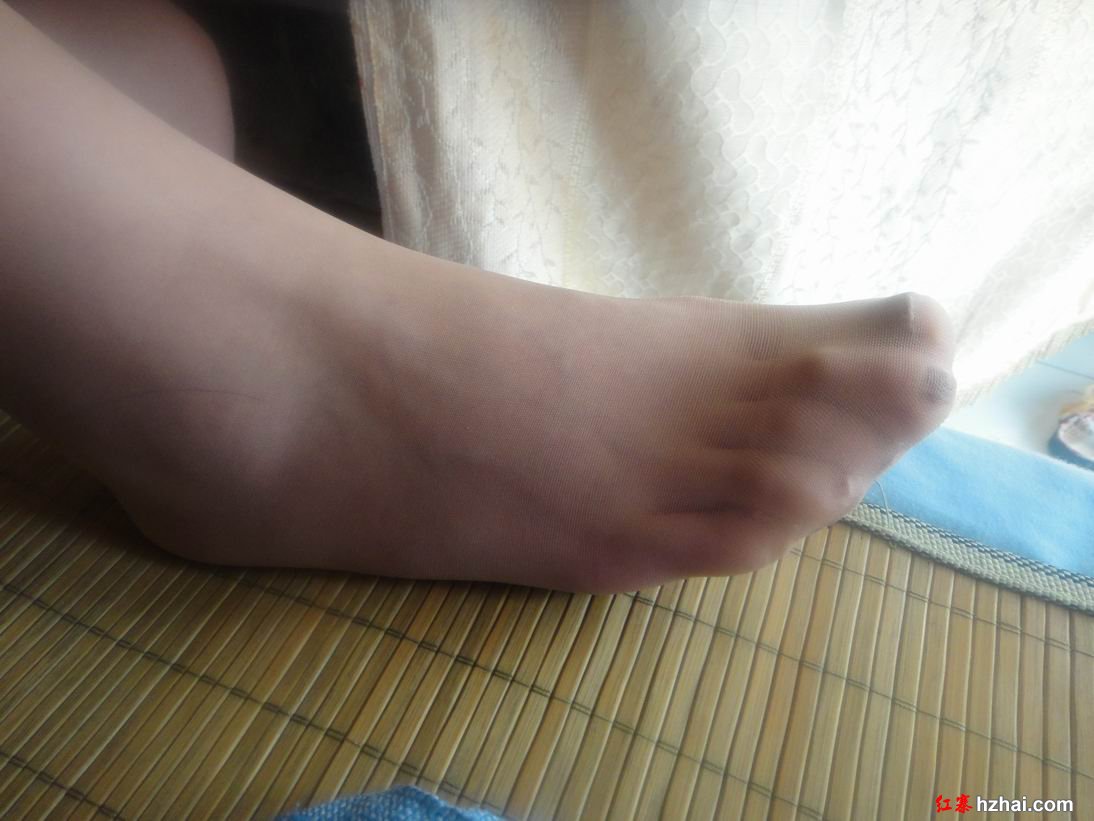娇嫩玉足01.JPG