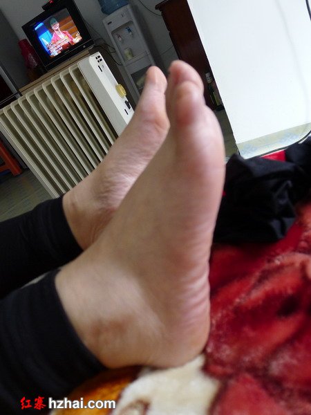 美脚少妇的诱人丫丫12.JPG