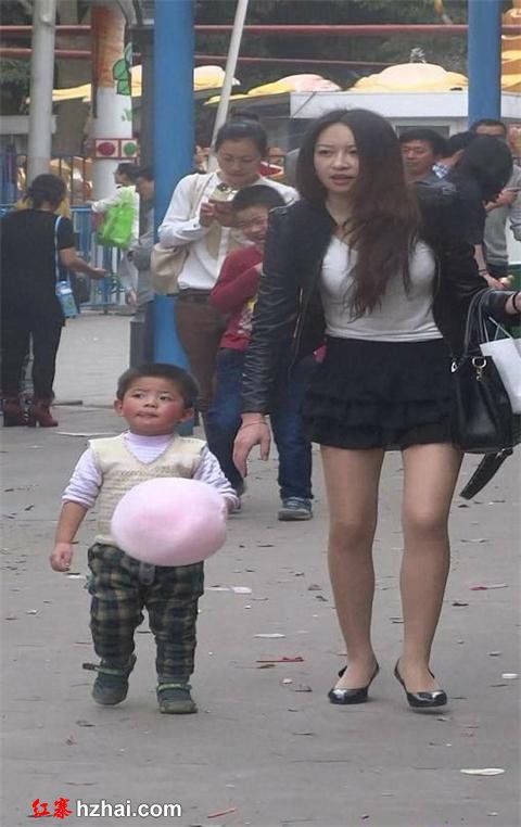 360度围拍这么美的短裙丝袜高跟少妇.jpg
