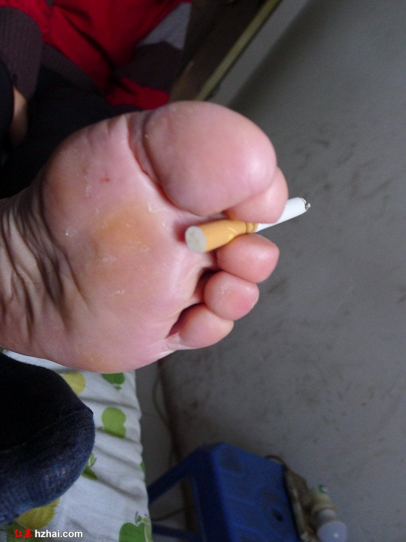 熟妇脚脚敬烟07.JPG