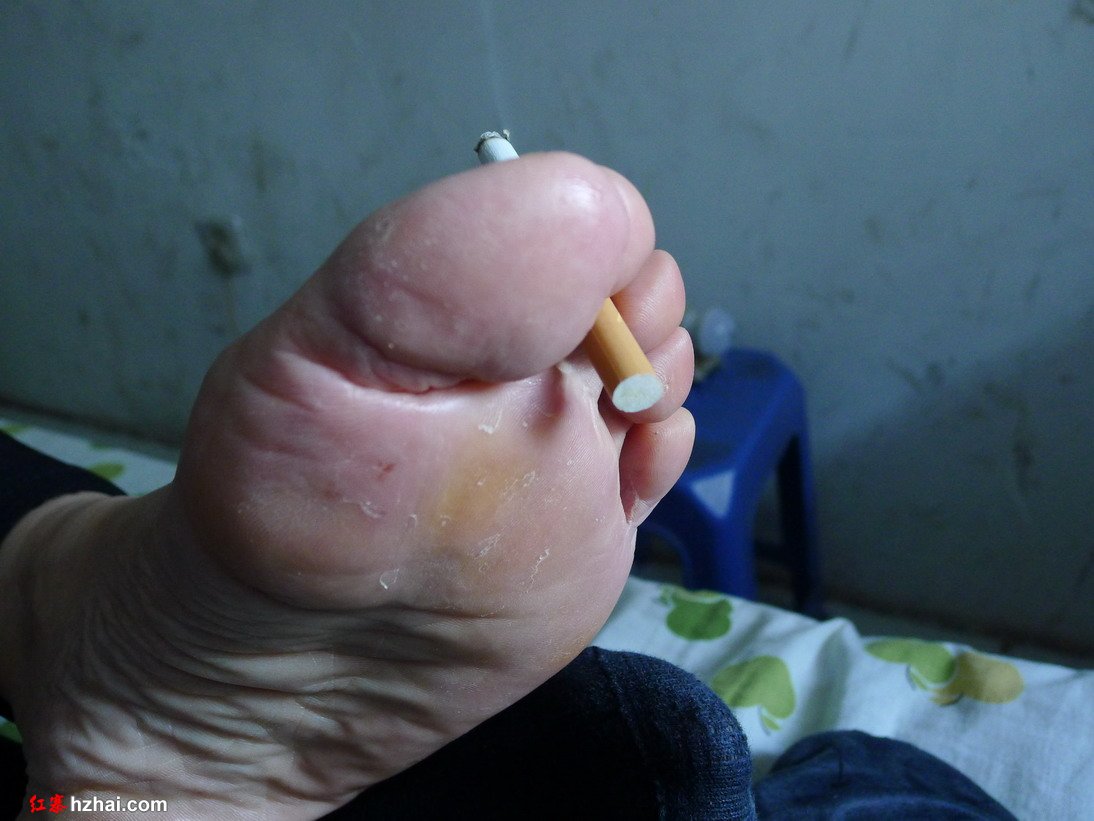 熟妇脚脚敬烟09.JPG