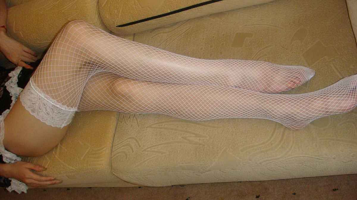 沙发上白网美腿3.jpg