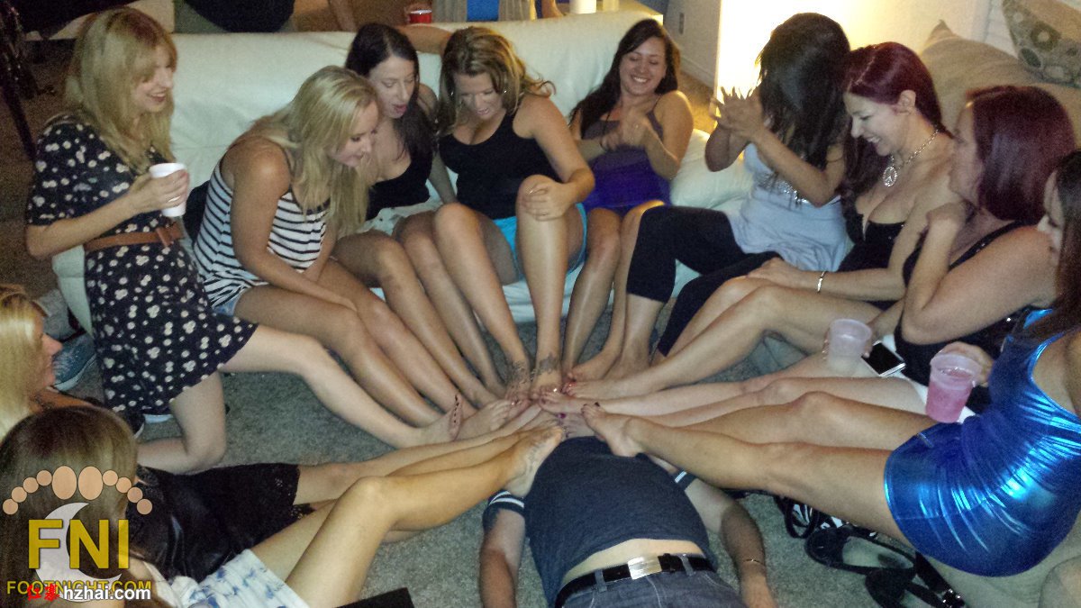 fnvegas_footsmellingparty02.jpg