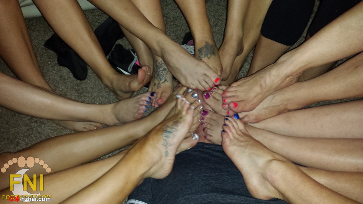 fnvegas_footsmellingparty06.jpg
