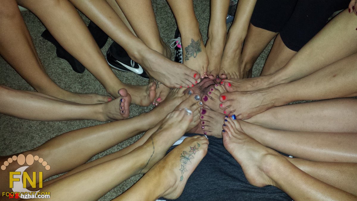 fnvegas_footsmellingparty07.jpg