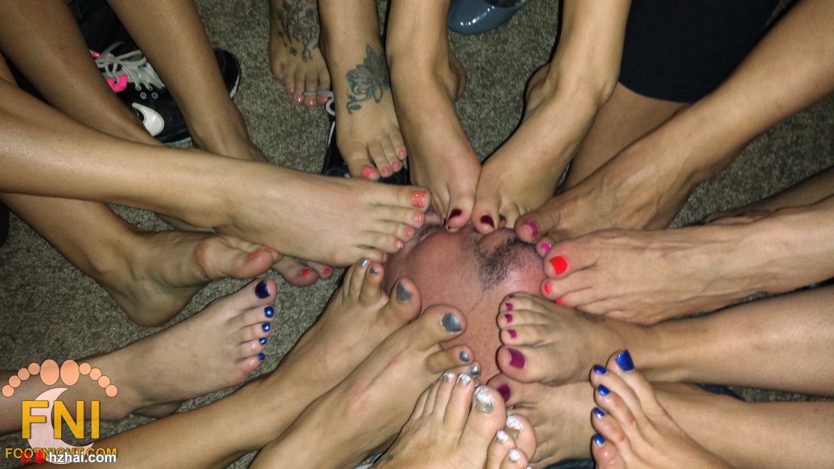 fnvegas_footsmellingparty11.jpg