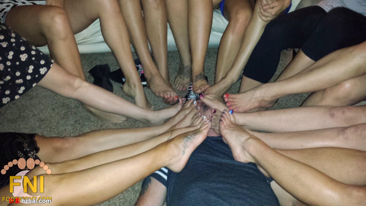 fnvegas_footsmellingparty12.jpg