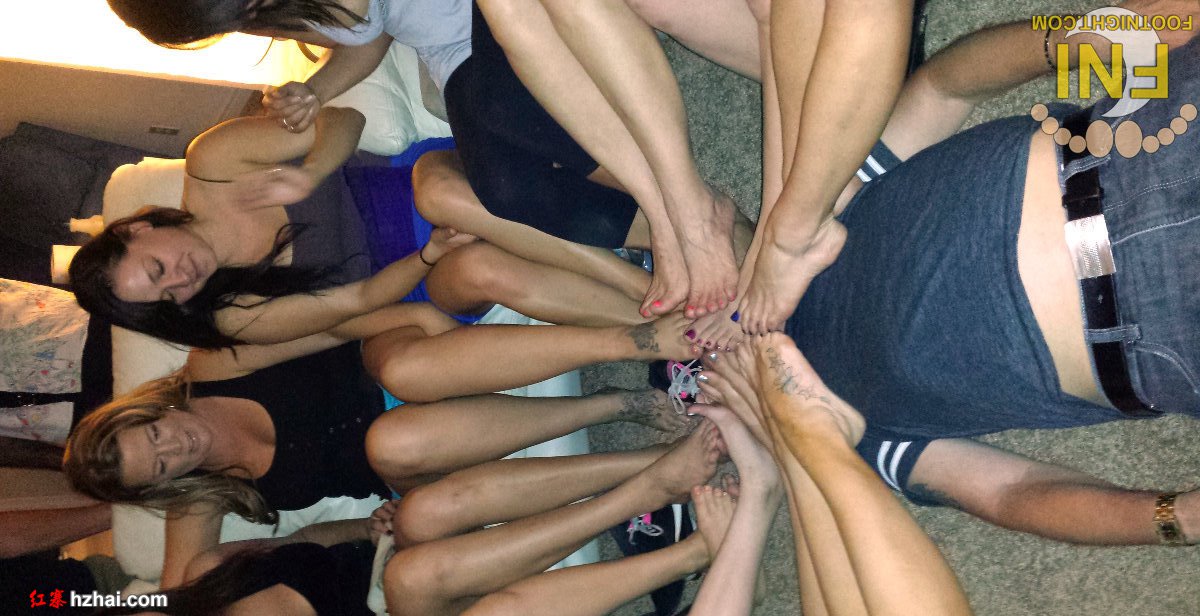 fnvegas_footsmellingparty13.jpg