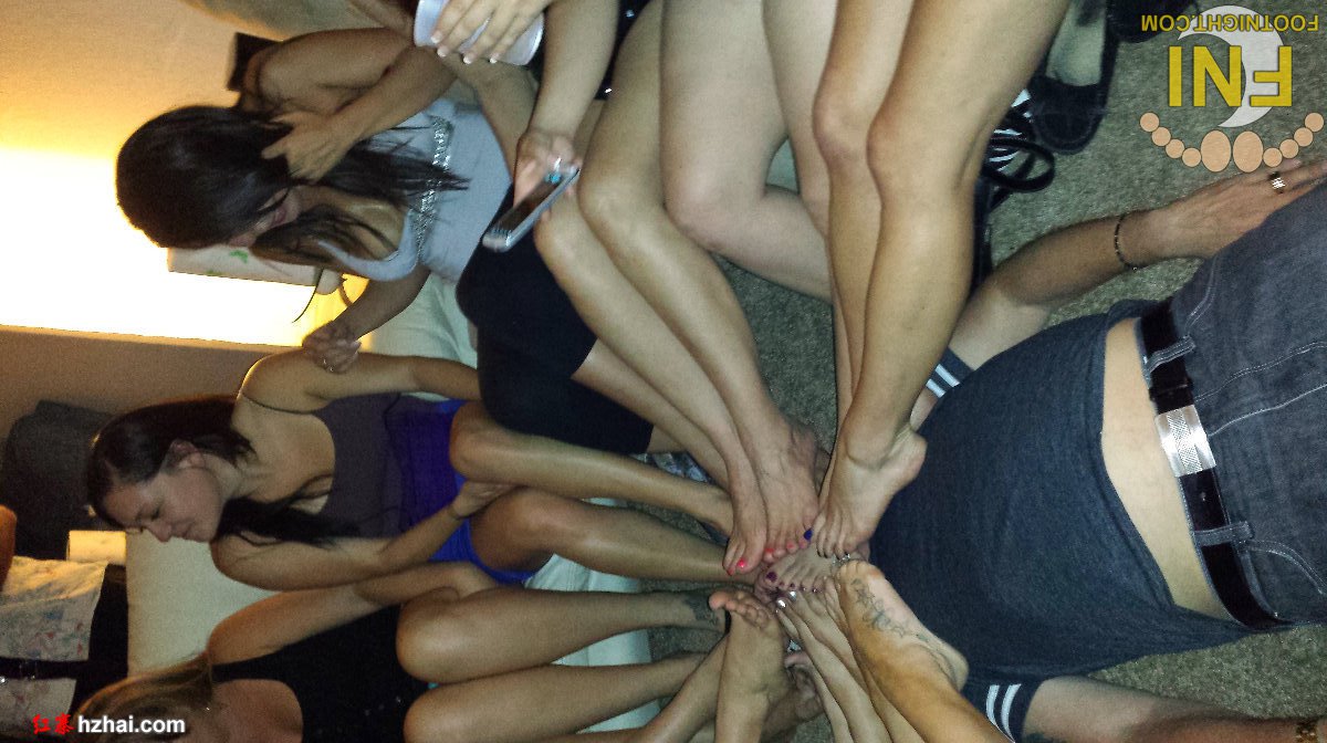 fnvegas_footsmellingparty14.jpg