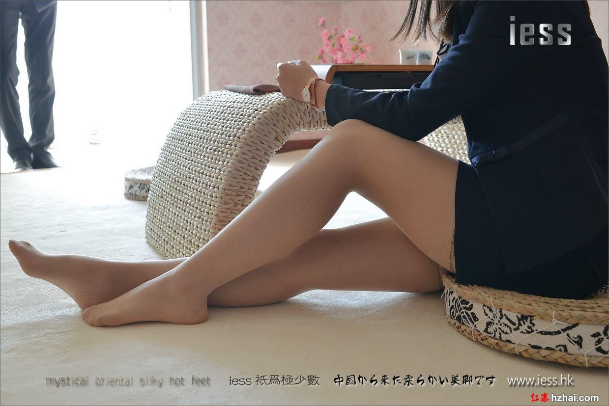 1705042210ae27763457896990.jpg[IESS异思趣向] 我的学姐叫荡漾I 馨月 [99P].jpg